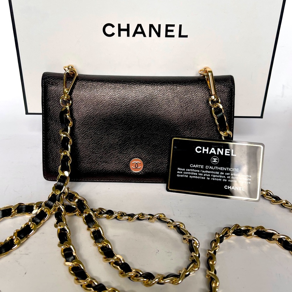 Chanel leather wallet. #10858736